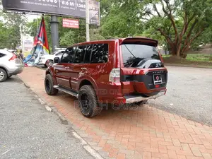 Mitsubishi Pajero 2015 Red