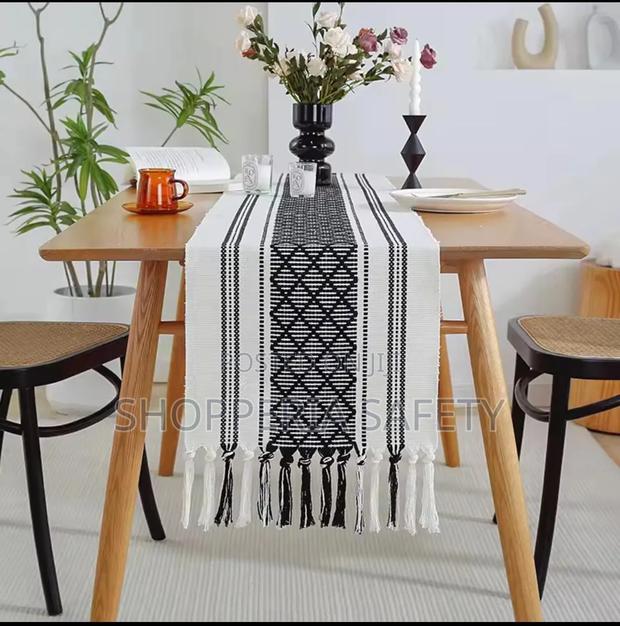 Table Runner - thumbnail 2