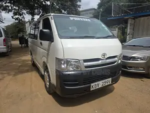 Toyota HiAce 2005 White