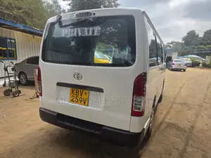 Toyota HiAce 2005 White