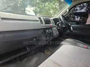 Toyota HiAce 2005 White