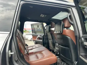 Toyota Land Cruiser 4.6 V8 ZX 2019 Gray