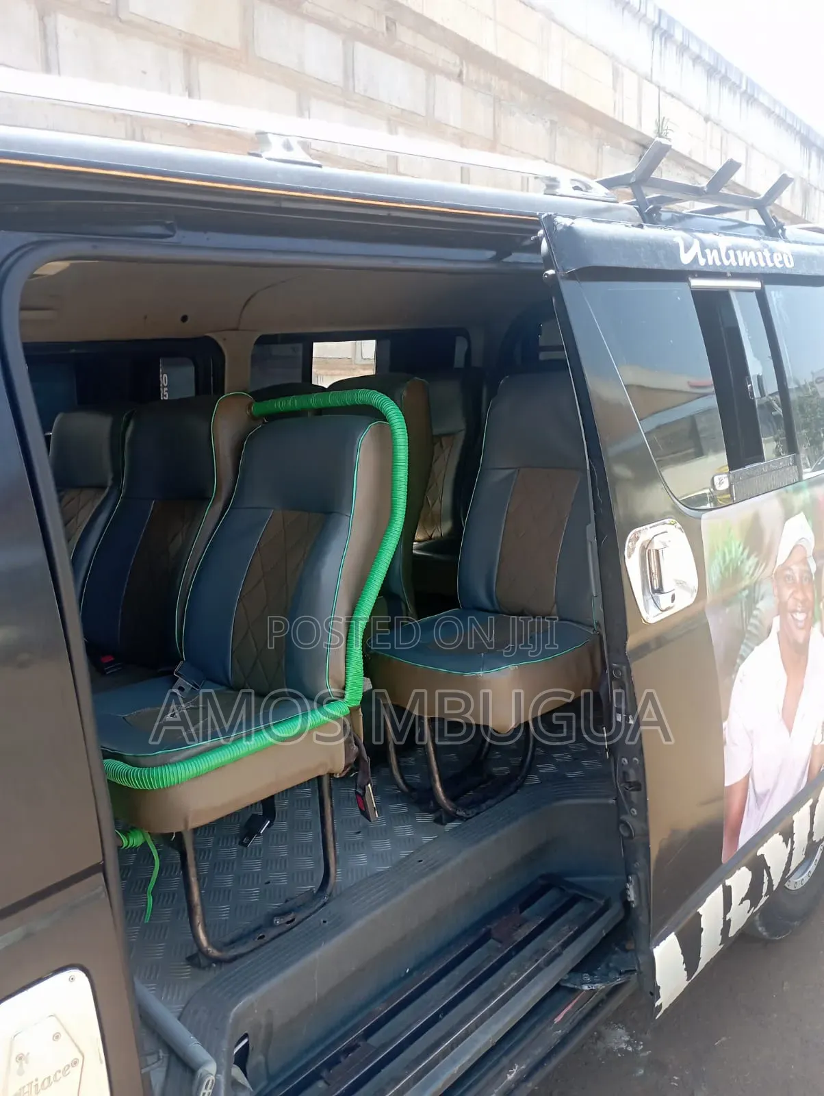 Toyota HiAce 2012 Black