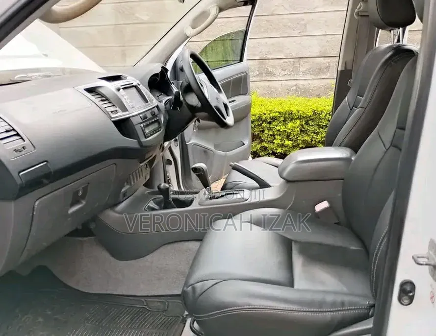 Toyota Hilux 2015 White