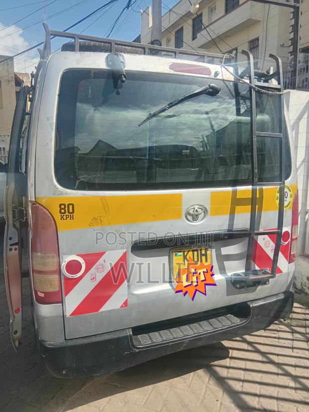 Toyota HiAce 2015 Silver - thumbnail 3