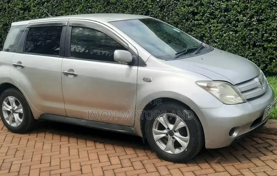 Toyota IST 2006 Silver
