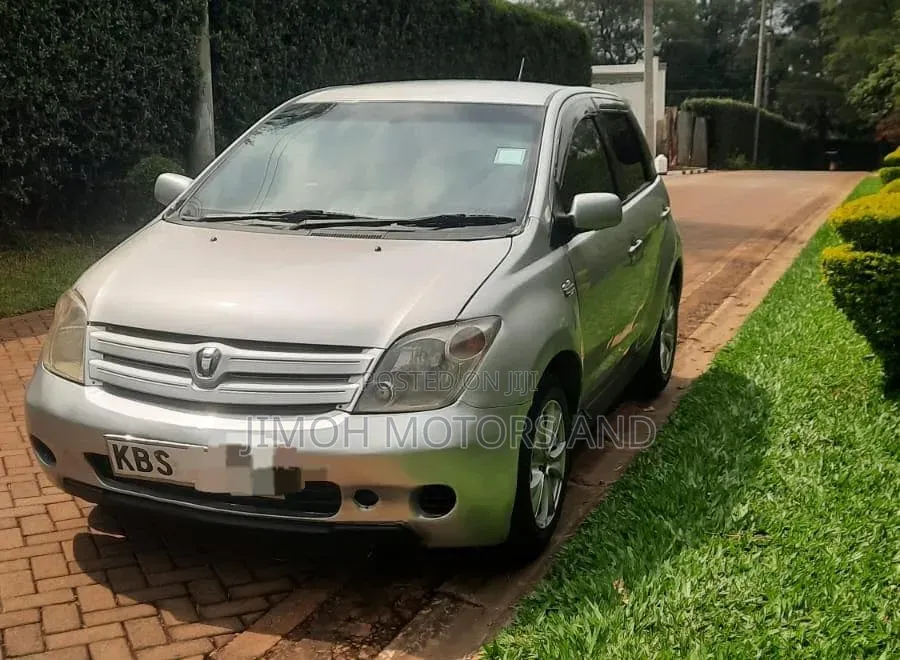 Toyota IST 2006 Silver