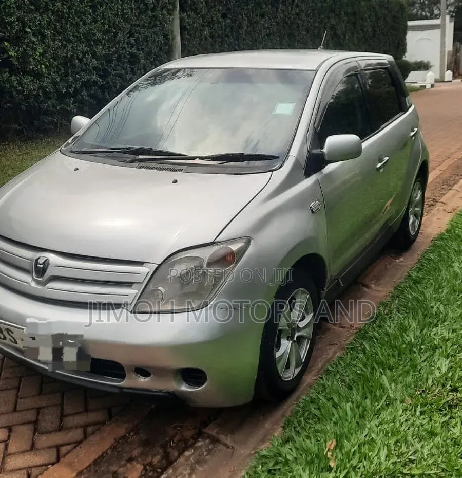 Toyota IST 2006 Silver