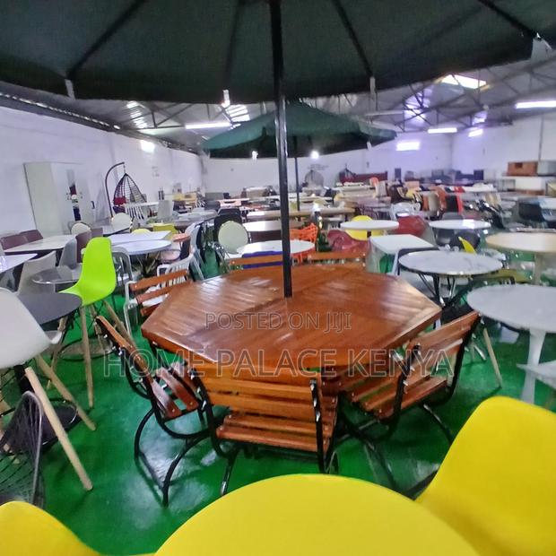 Garden Set: 6 Person Wooden Contemporary Lawn Set