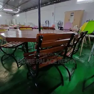 Garden Set: 6 Person Wooden Contemporary Lawn Set