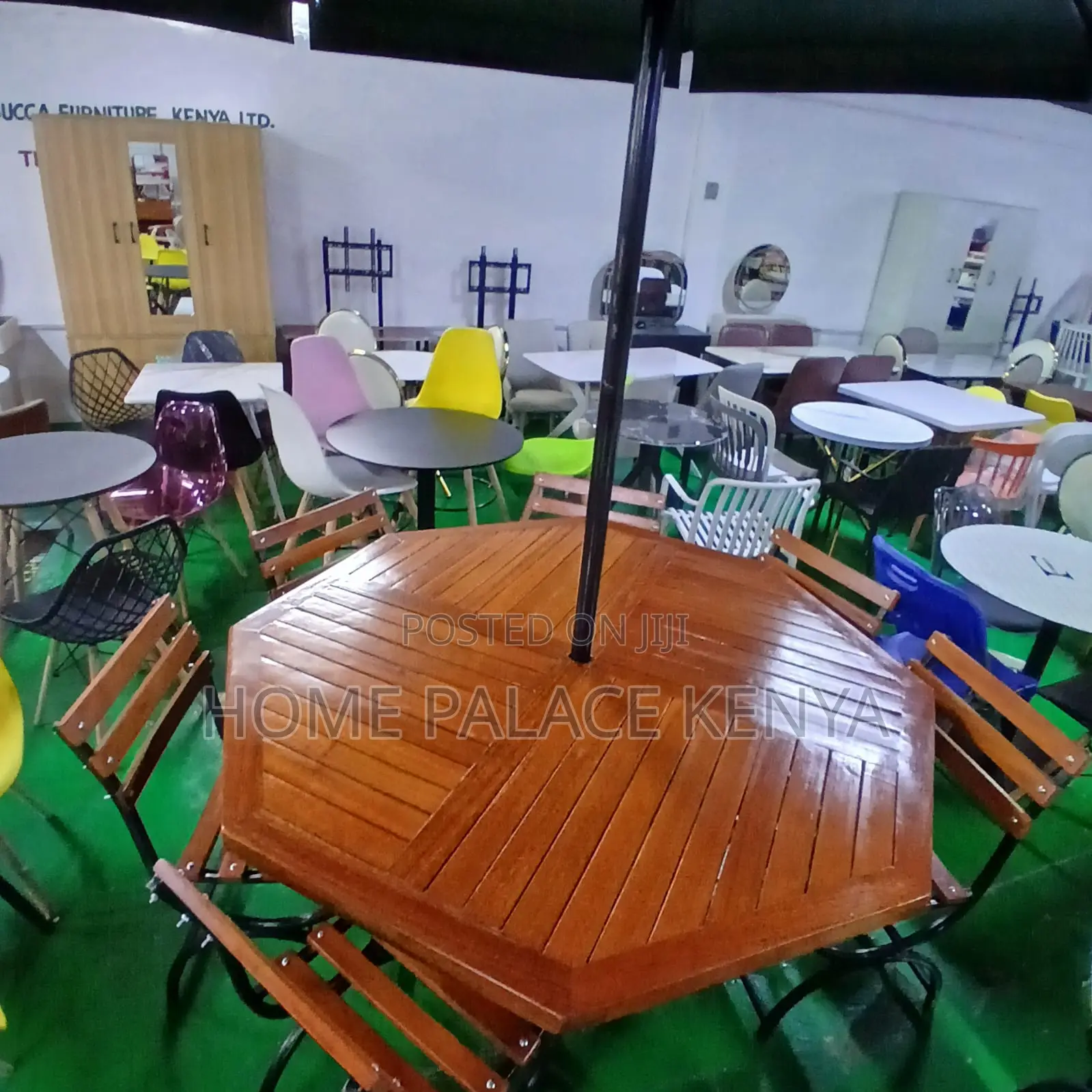 Garden Set: 6 Person Wooden Contemporary Lawn Set