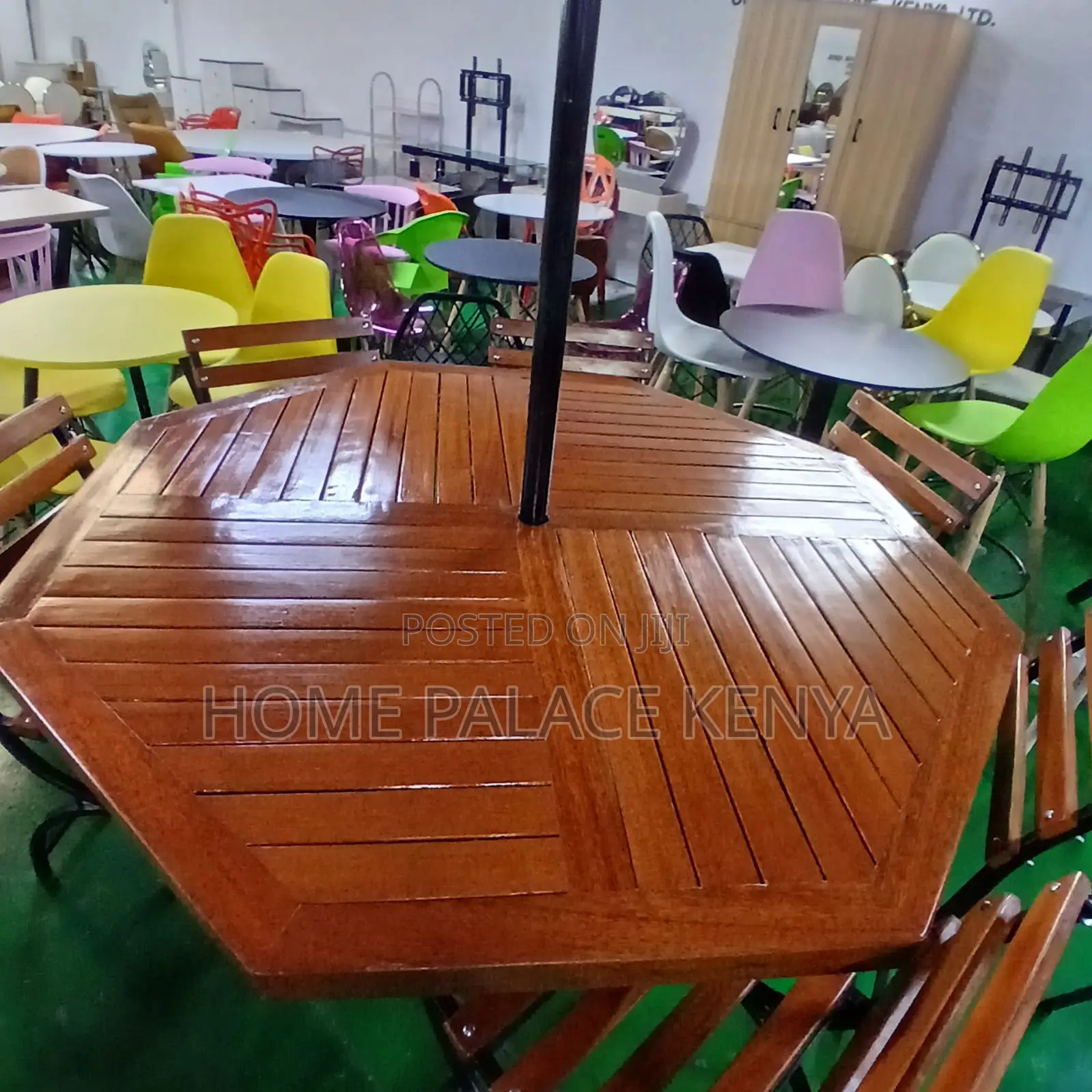 Garden Set: 6 Person Wooden Contemporary Lawn Set