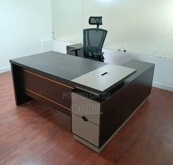 Office Desk : Modern Executive Office Desk- 1.8m