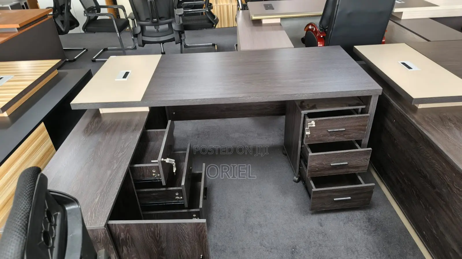 Office Desk : Modern Executive Office Desk- 1.8m
