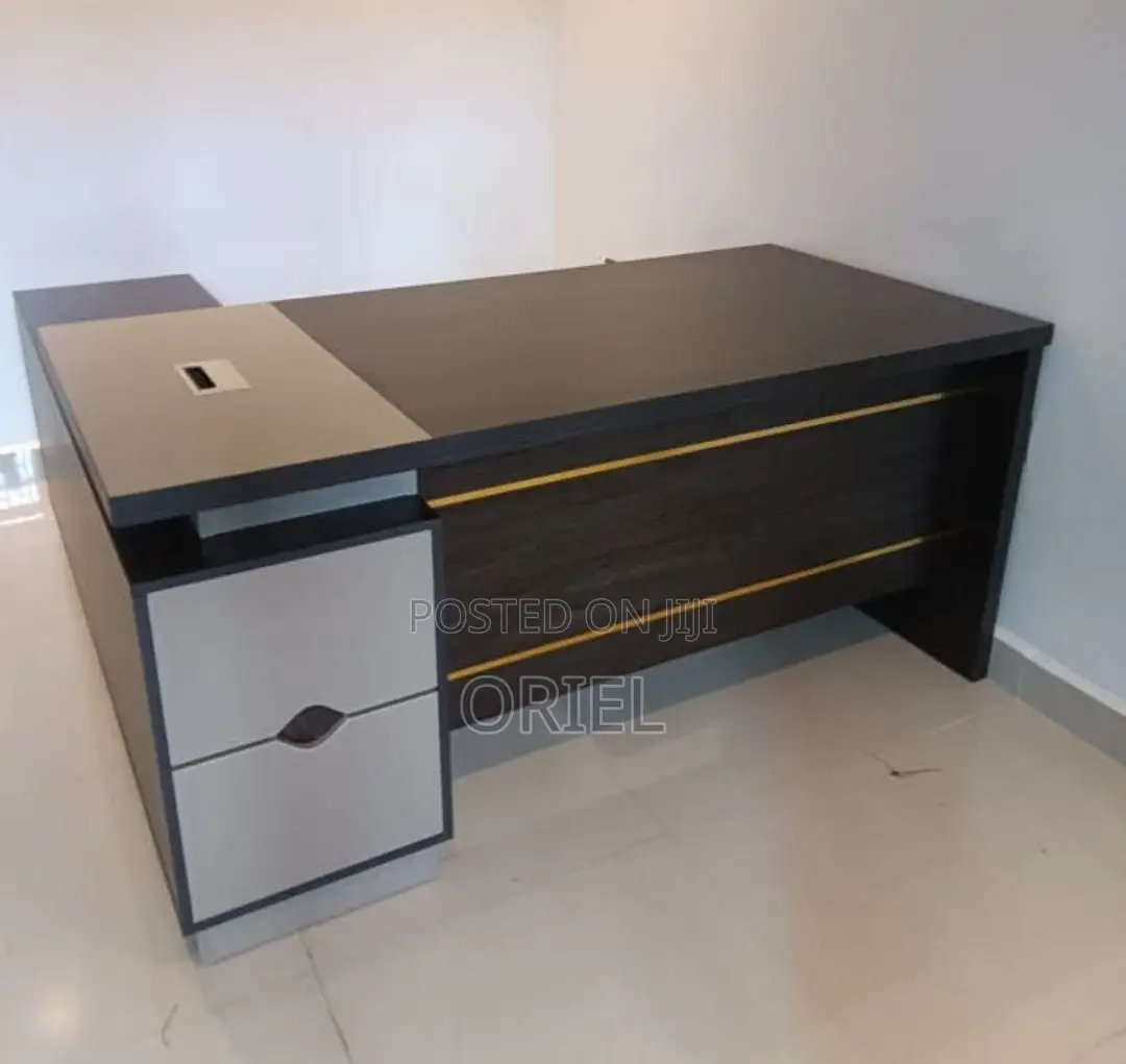 Office Desk : Modern Executive Office Desk- 1.8m