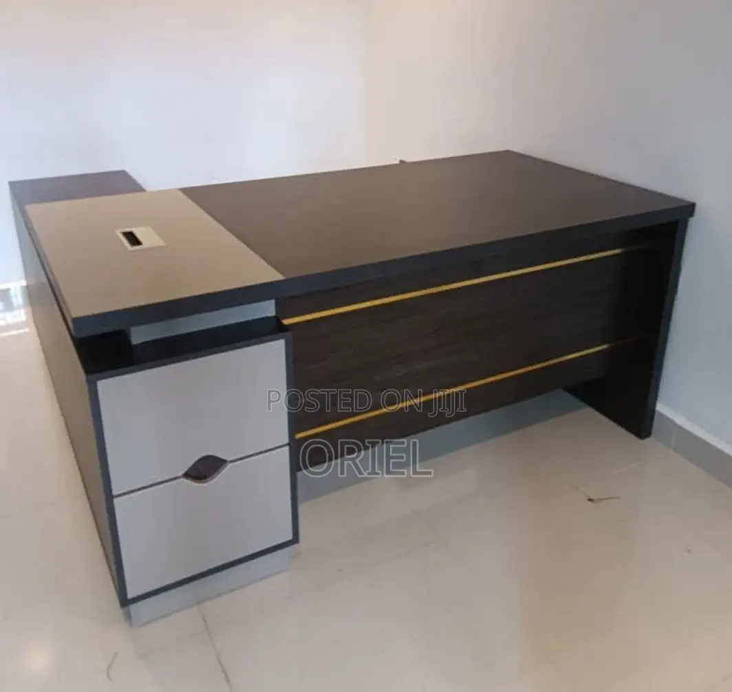 Office Desk : Modern Executive Office Desk- 1.8m
