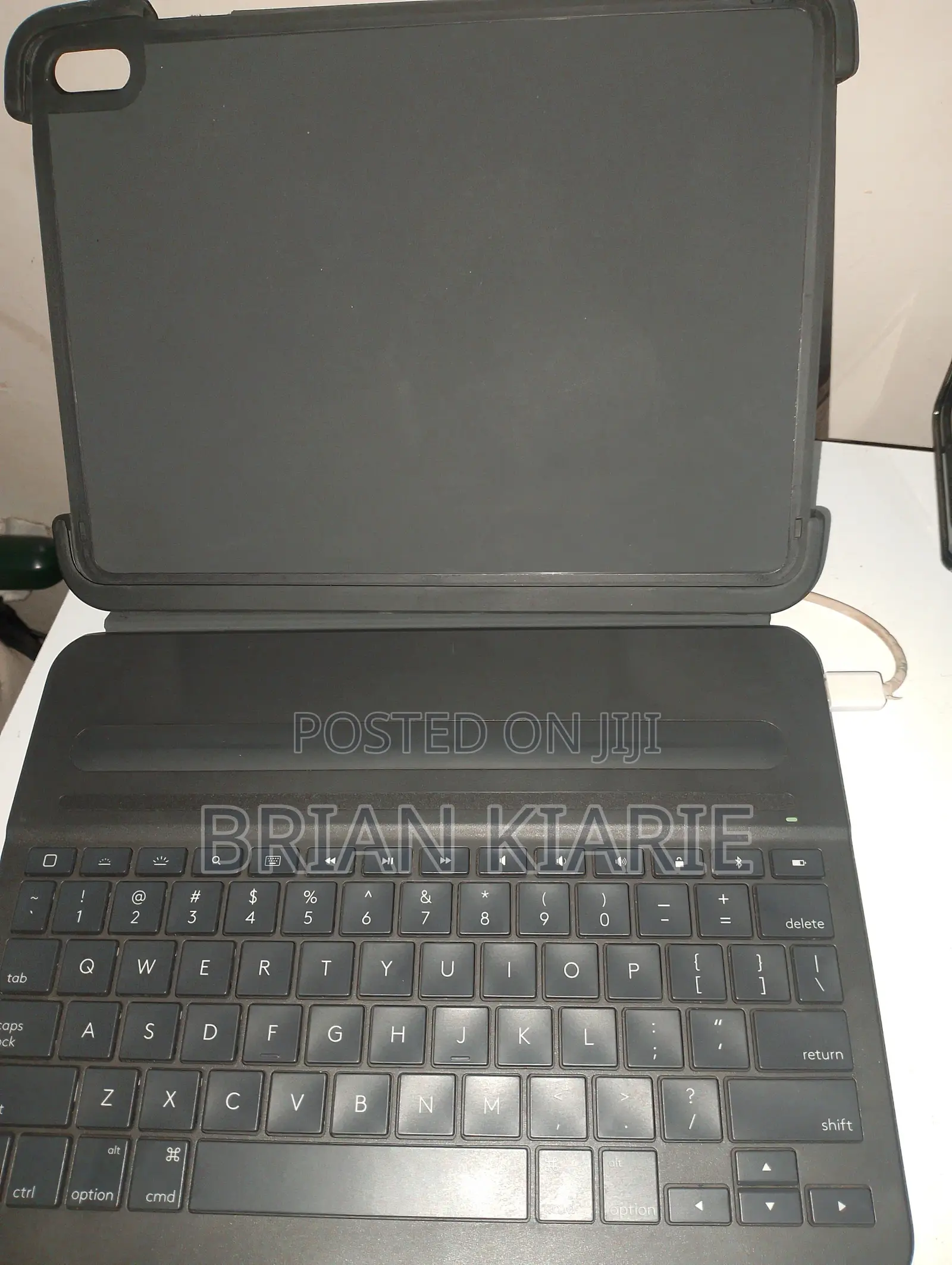 Logitech Slim Folio Pro Keyboard Case-Ipad Pro 12.9" (3rd Gen).