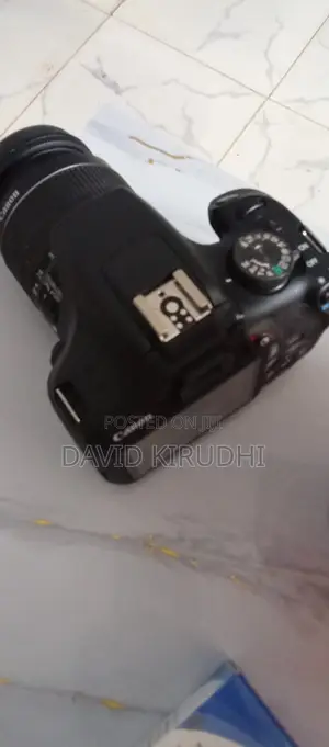 Camera Canon 2000d
