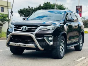 Toyota Fortuner 2019 Maroon