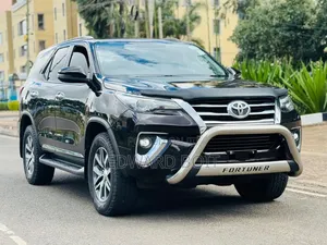 Toyota Fortuner 2019 Maroon