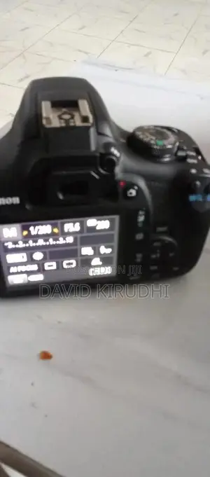 Camera Canon 2000d