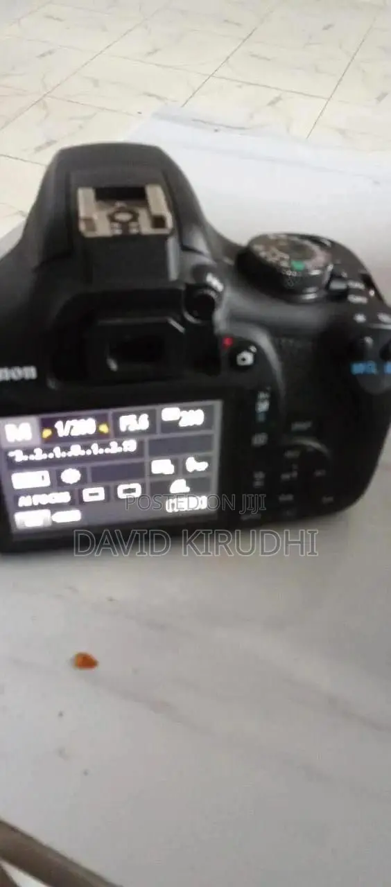 Camera Canon 2000d