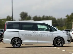Toyota Noah 2.0 FWD (7 Seater) 2019