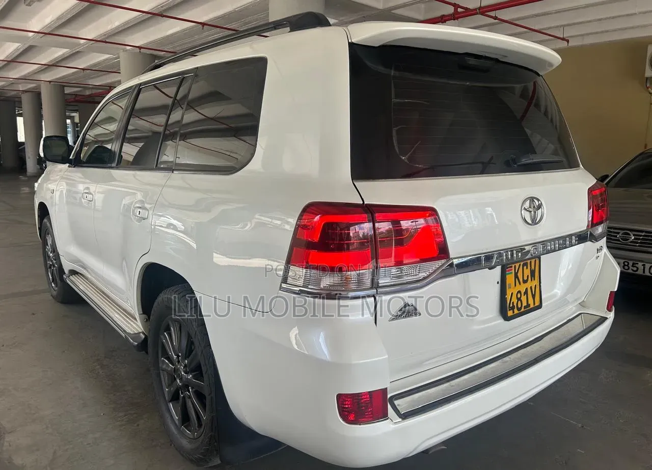 Toyota Land Cruiser 2012 White