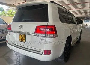 Toyota Land Cruiser 2012 White