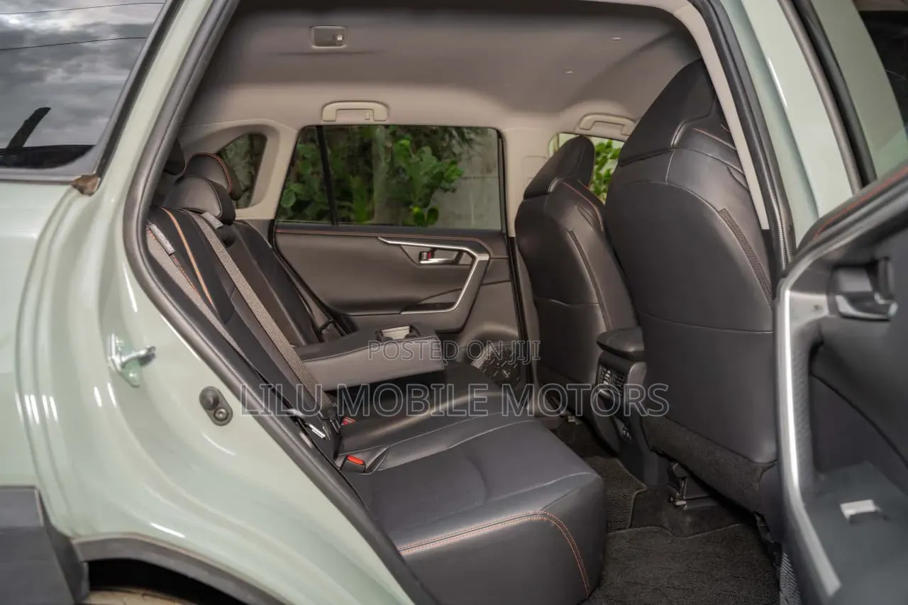 Toyota Land Cruiser 2012 White
