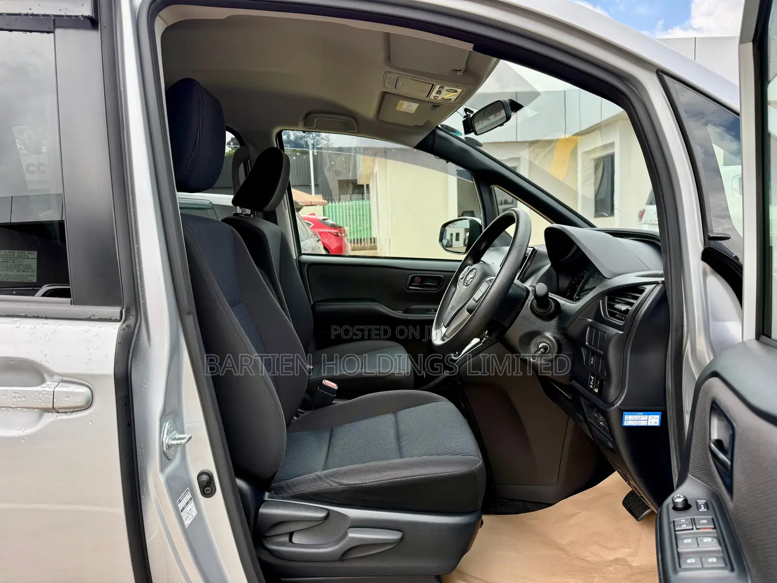 Toyota Noah 2.0 FWD (7 Seater) 2019