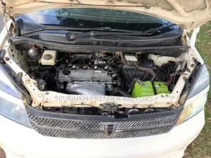 Toyota Voxy 2006 White