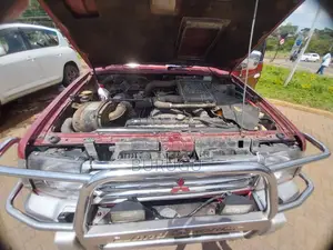 Mitsubishi Pajero 1990 Maroon