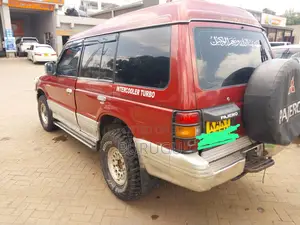 Mitsubishi Pajero 1990 Maroon