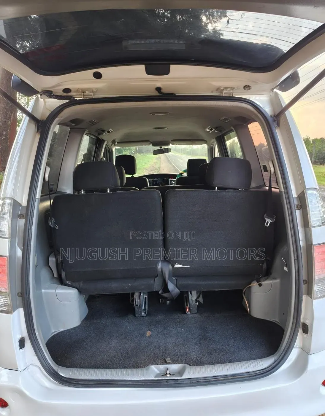 Toyota Voxy 2006 White