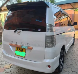 Toyota Voxy 2006 White