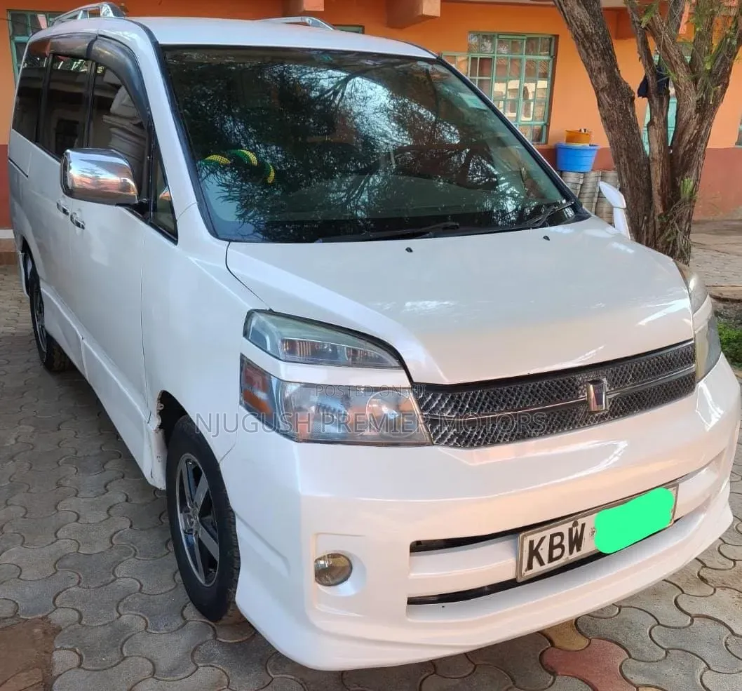Toyota Voxy 2006 White