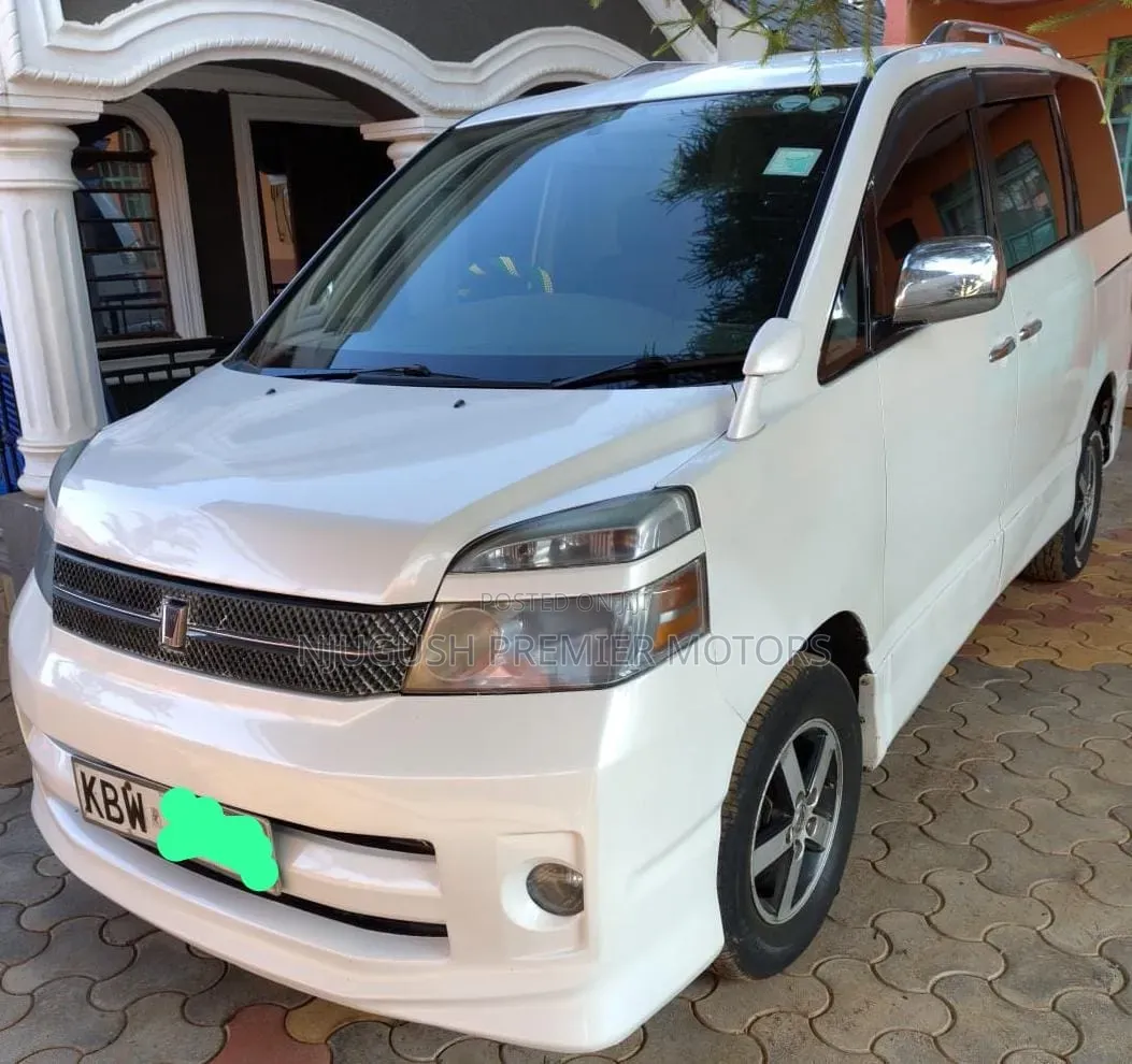 Toyota Voxy 2006 White