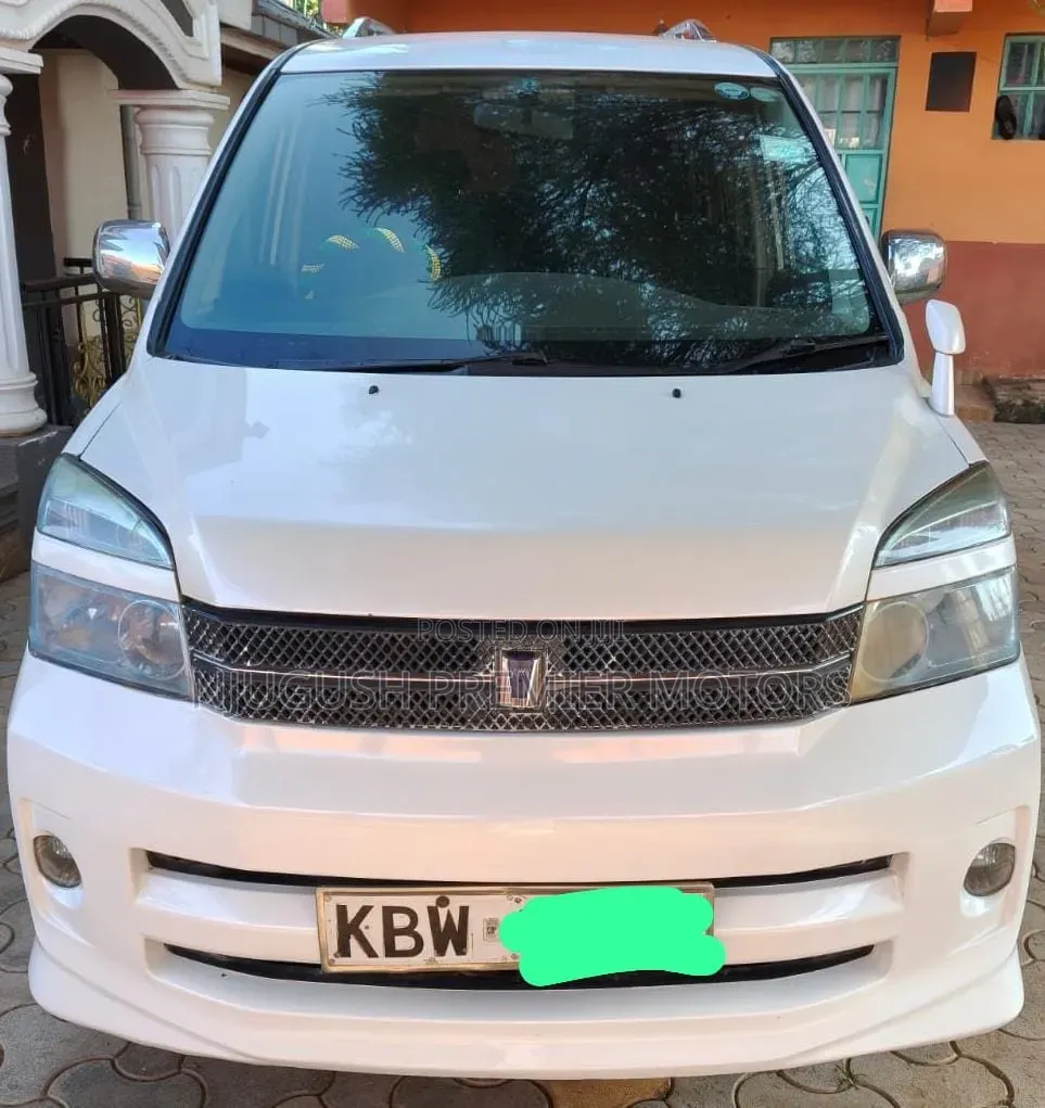 Toyota Voxy 2006 White