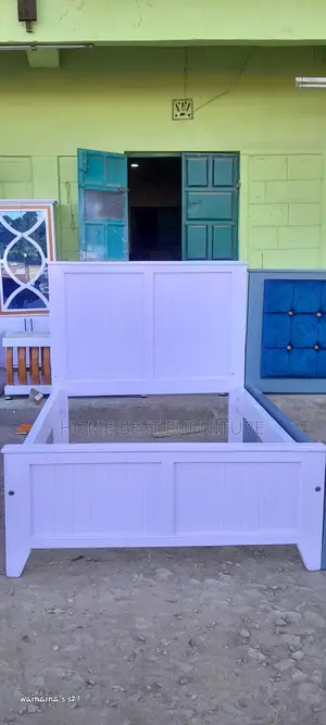 White 4*6 Wooden Bed