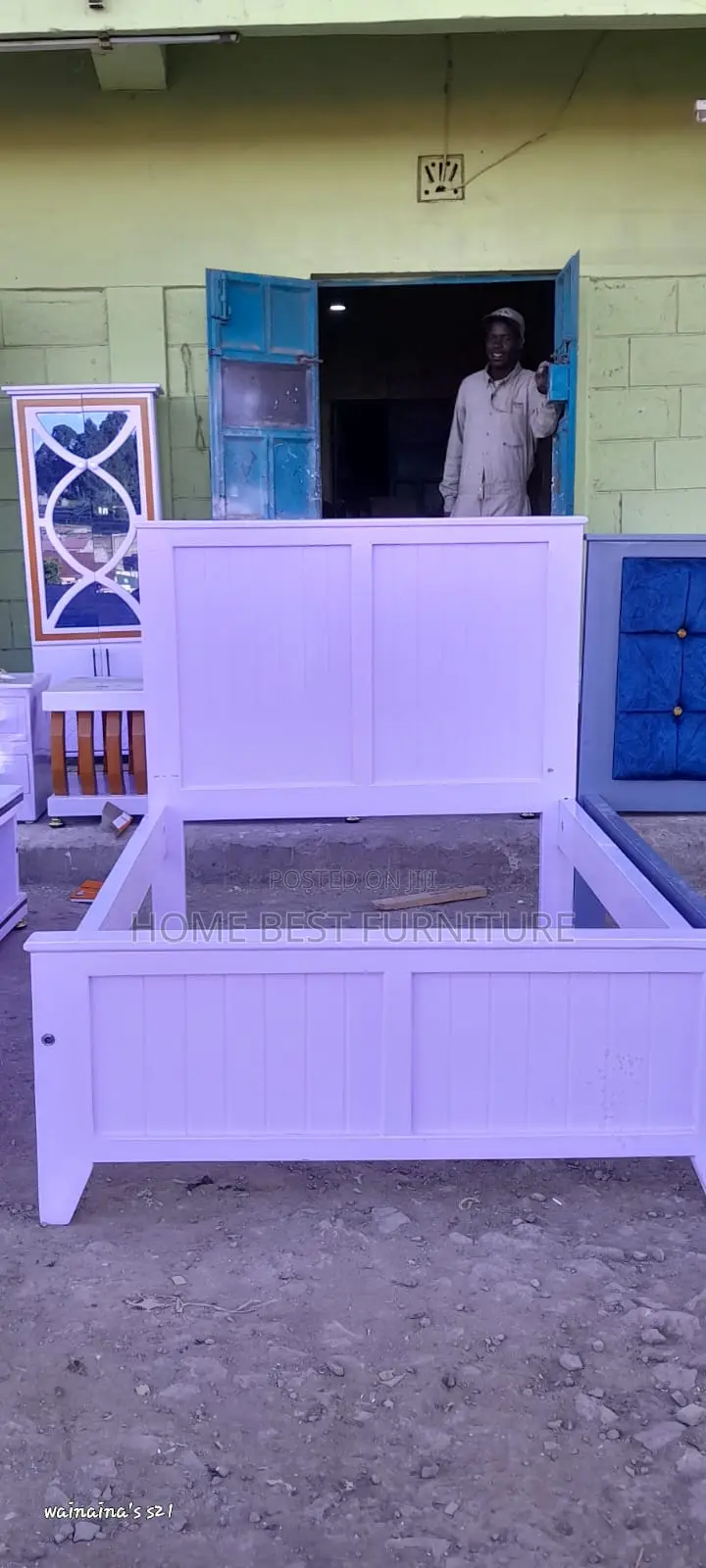 White 4*6 Wooden Bed