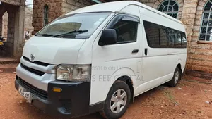 Toyota HiAce 2019 White