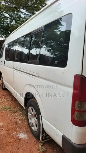 Toyota HiAce 2019 White