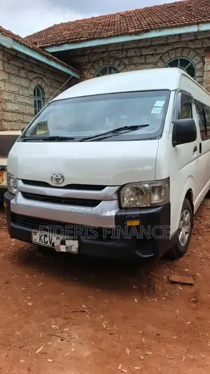 Toyota HiAce 2019 White