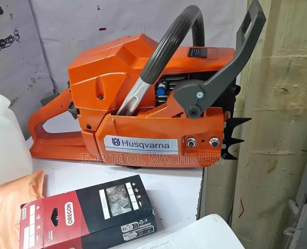 Brand New Husqvarna 272xp Chainsaw - thumbnail 2