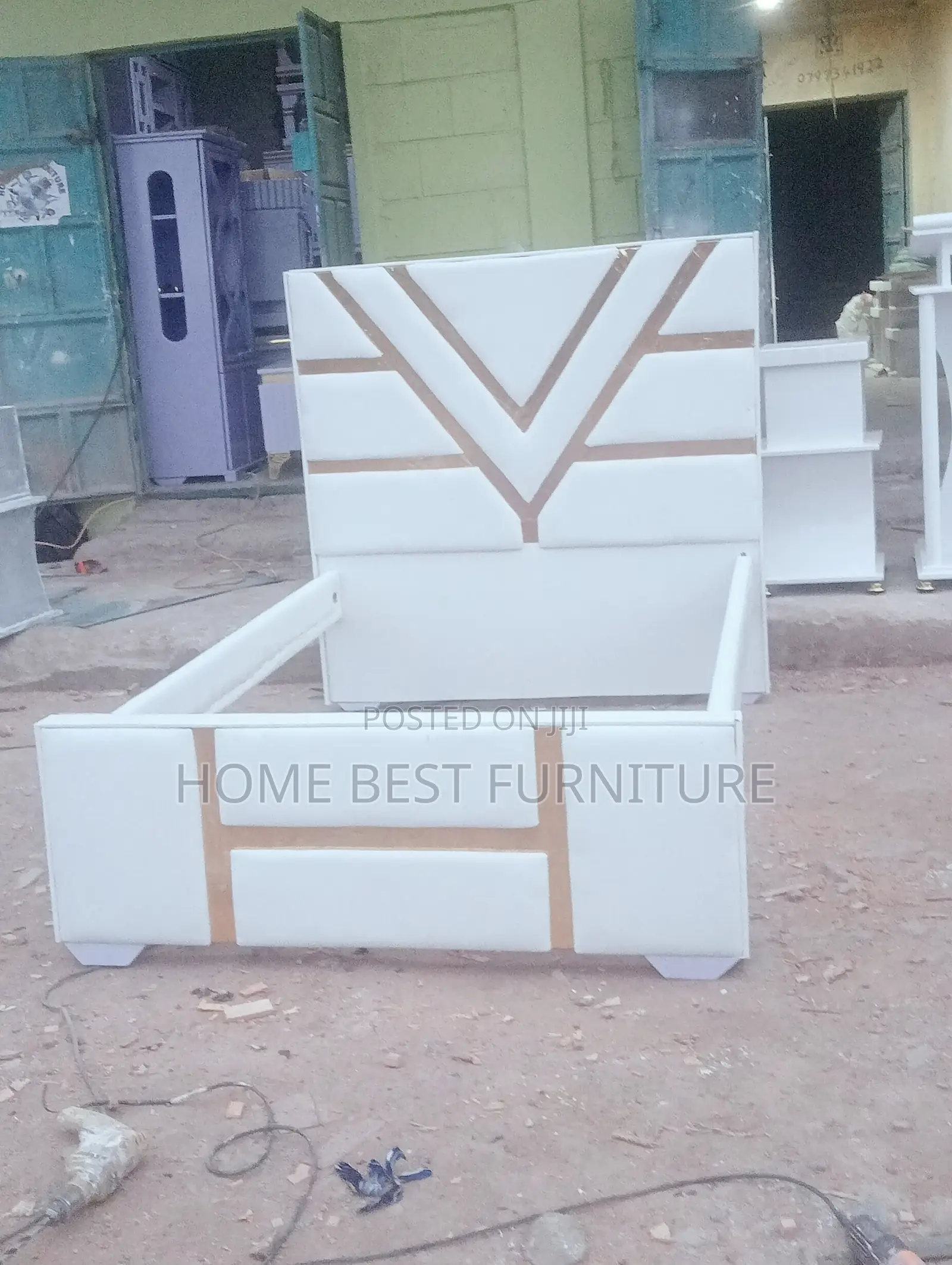 White 5*6 Leather Chester Bed