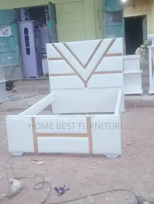 White 5*6 Leather Chester Bed