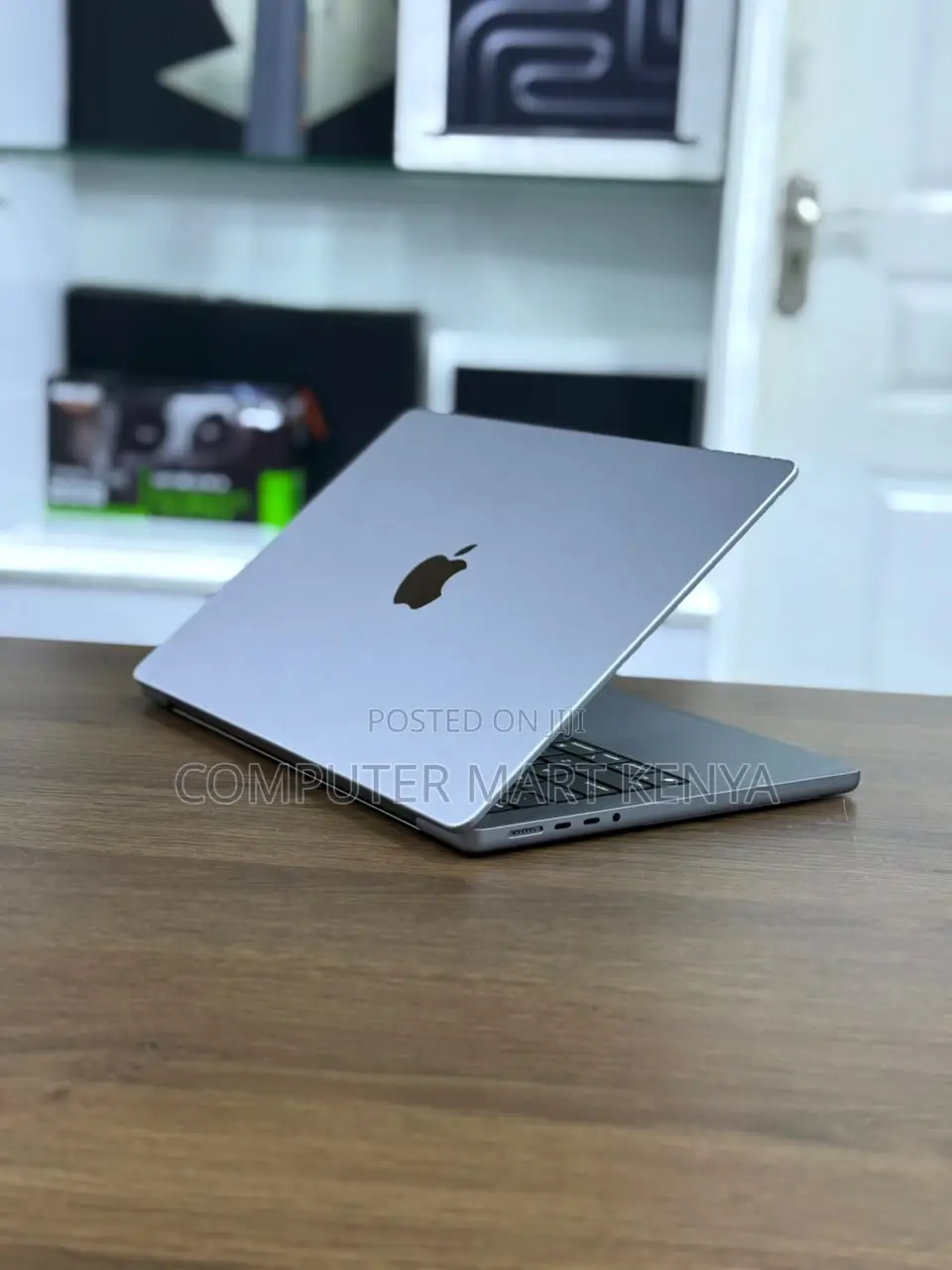 Laptop Apple MacBook Pro 2021 M1 16GB Apple M1 Pro SSD 512GB