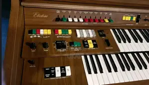 Yamaha Electone B-55n Electric Organ.