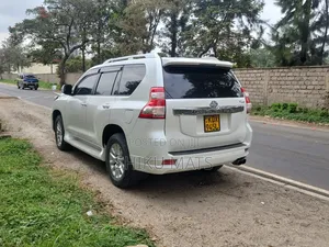 Toyota Land Cruiser 2016 White